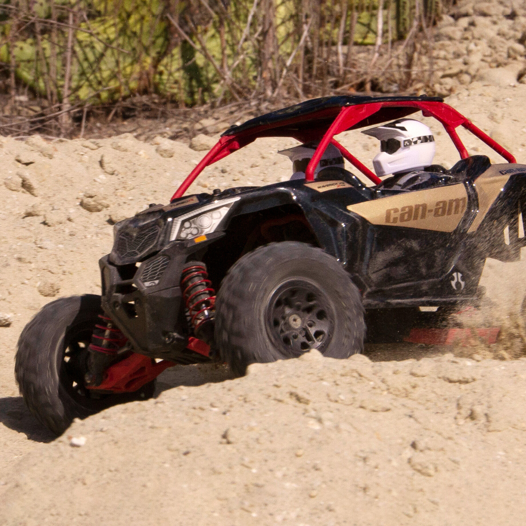Axial 1/18 Yeti Jr. Can-Am Maverick 4WD Brushed RTR | Horizon Hobby