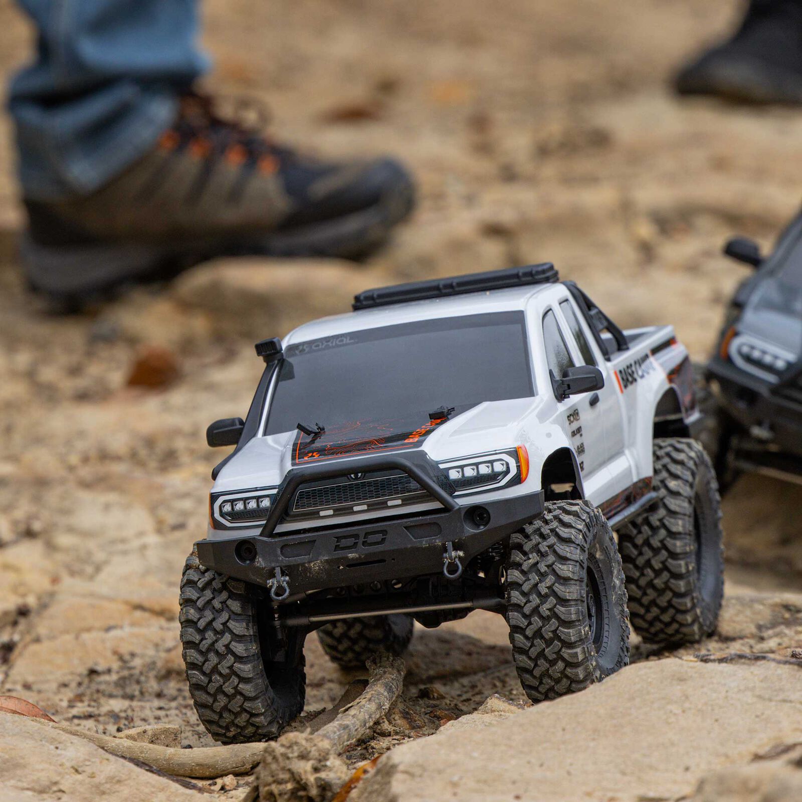1/10 SCX10 III Base Camp 4X4 RTR Brushed Rock Crawler, White | Axial ...