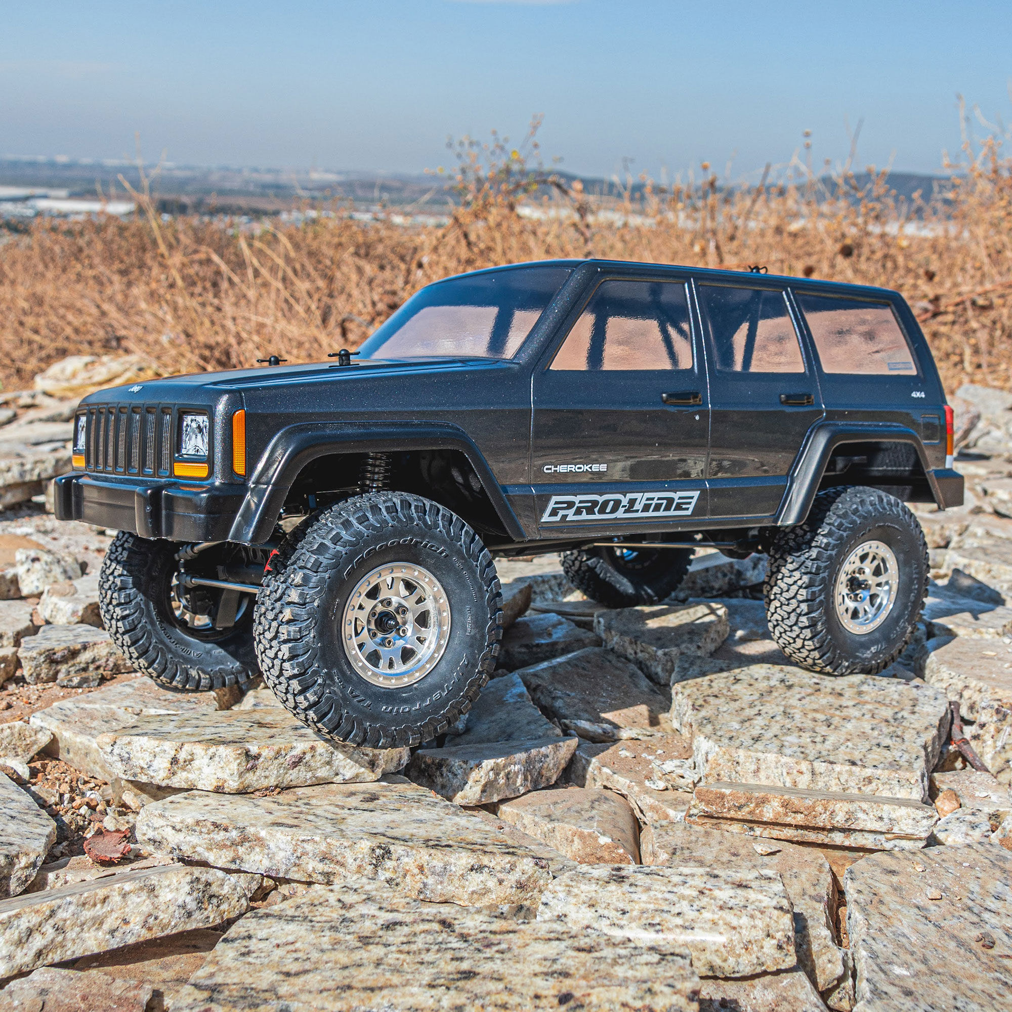Axial チェロキーボディ➕4WD クローラー シャーシ 1/10 SCX10 II Jeep Cherokee 4WD Rock Crawler Brushed RTR