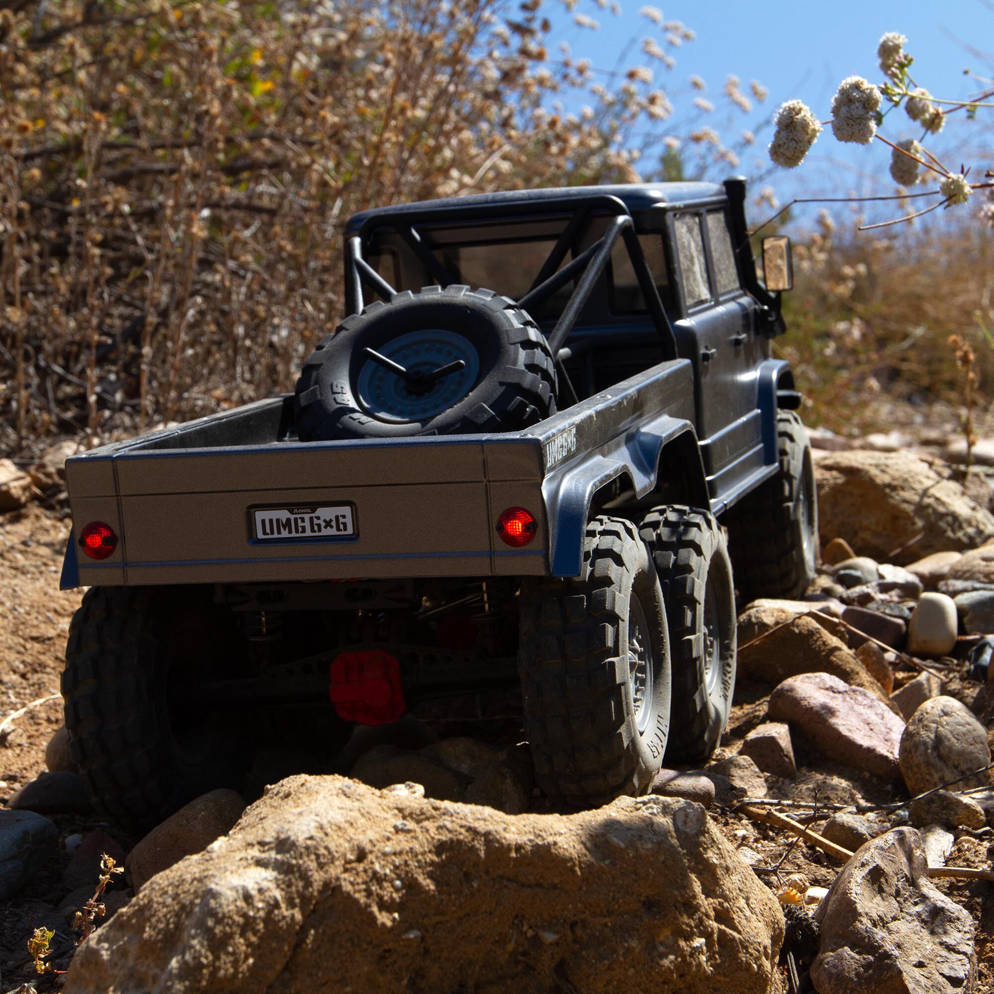 1/10 SCX10 II UMG10 6x6 Rock Crawler Brushed RTR | Axial Adventure