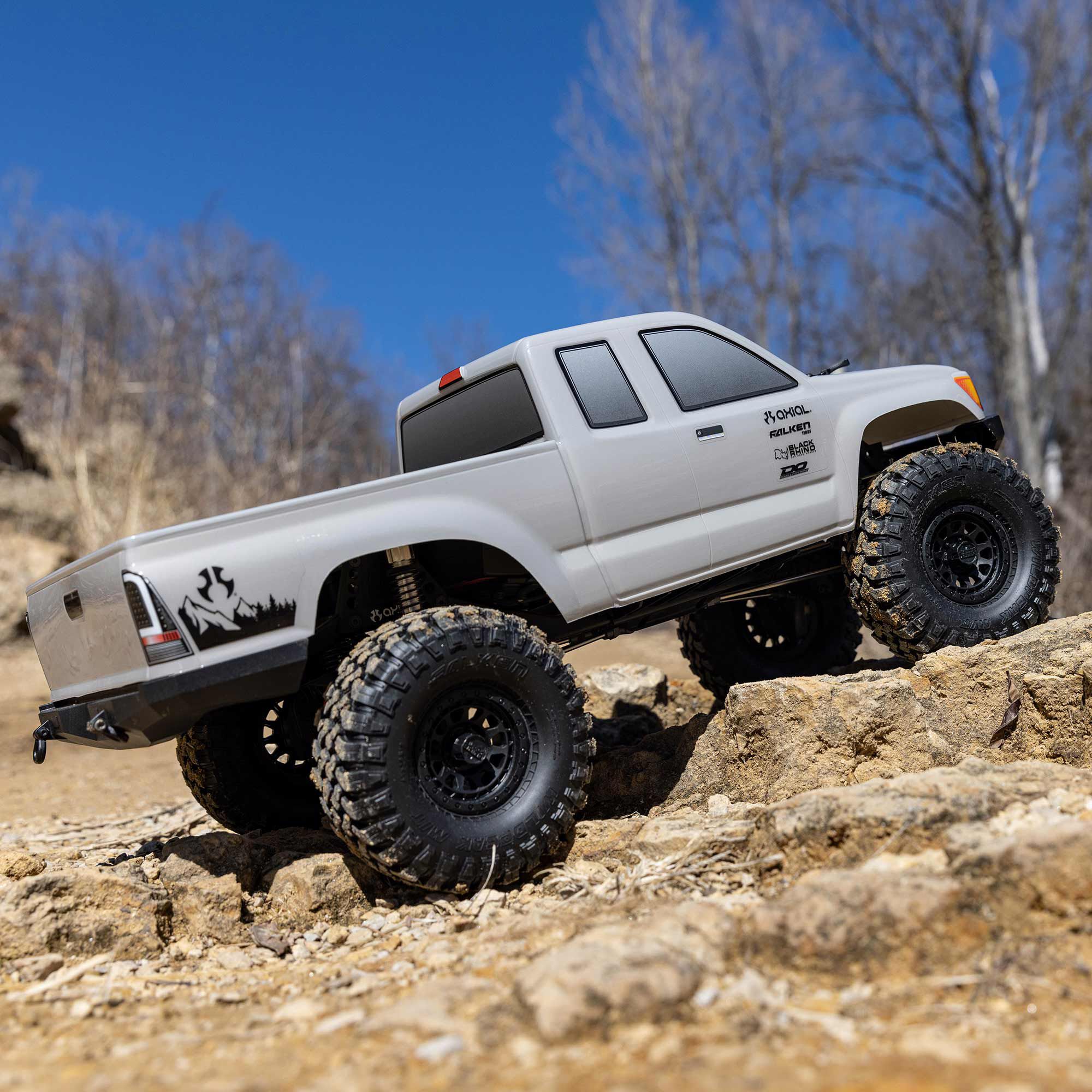 1/10 SCX10 III Base Camp 4X4 Rock Crawler Brushed RTR | Axial