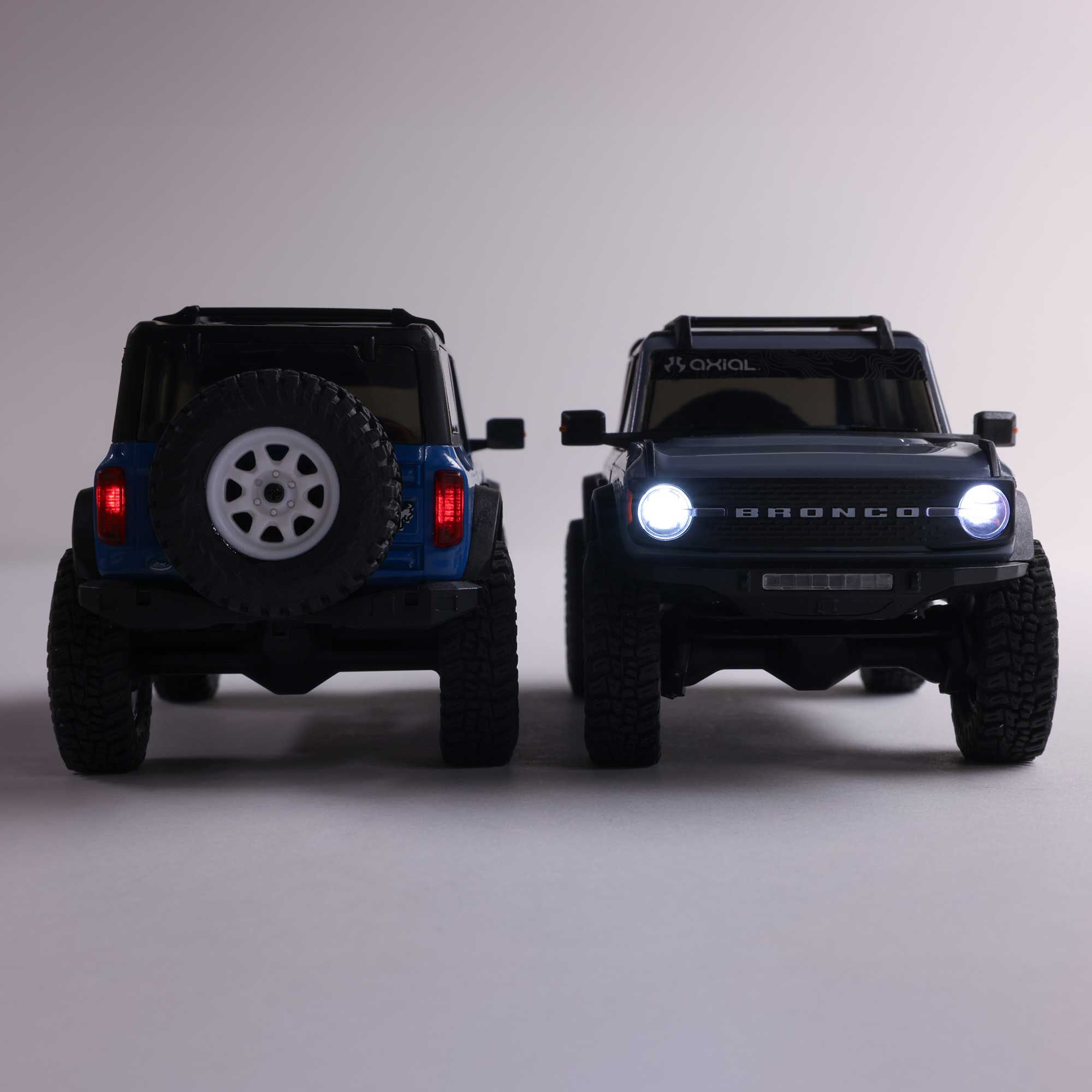 アキシャル　1/30 SCX30 FORD BRONCO Axial 1/30 SCX30 Ford Bronco 4X4 RTR Brushed Rock Crawler (Battery