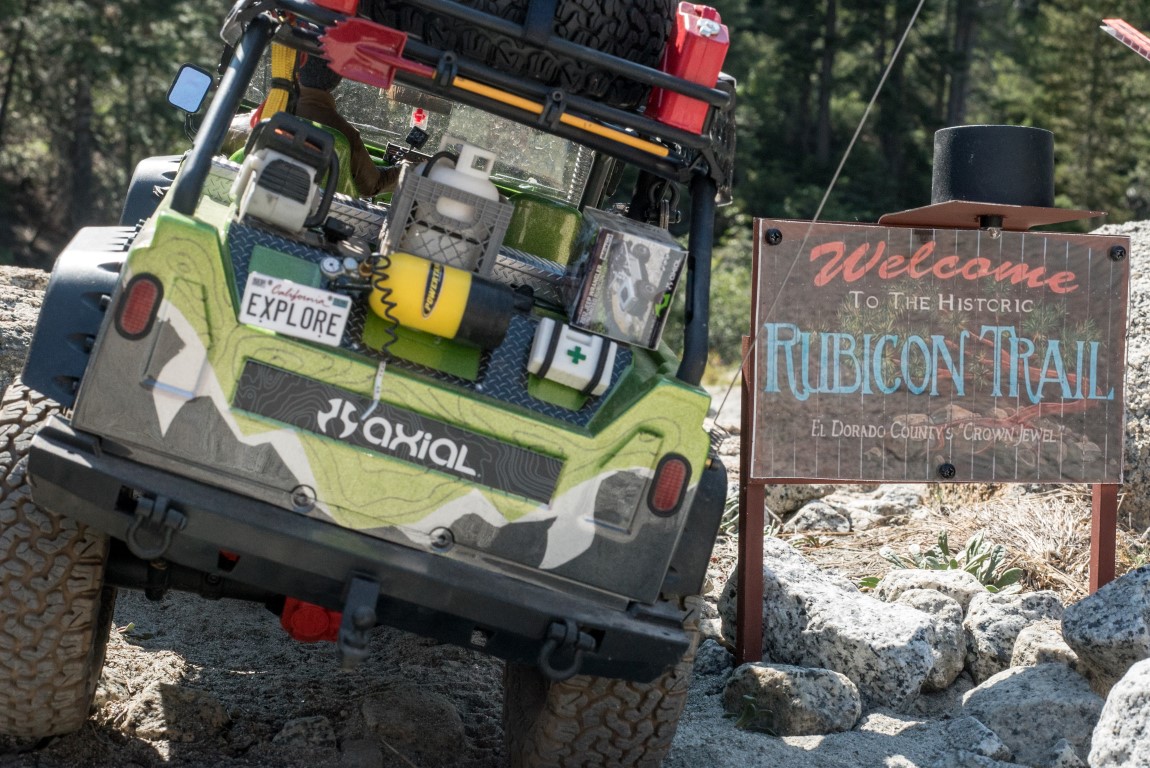 ScaleOnTheCon-08315 (Medium)