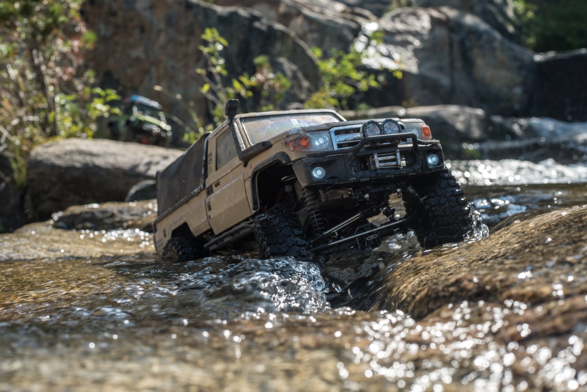 ScaleOnTheCon-08389 (Medium)