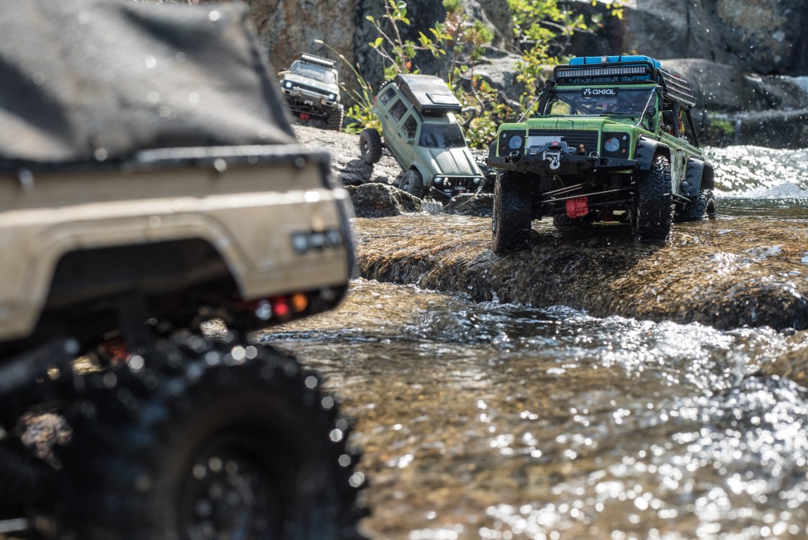 ScaleOnTheCon-08446 (Medium)