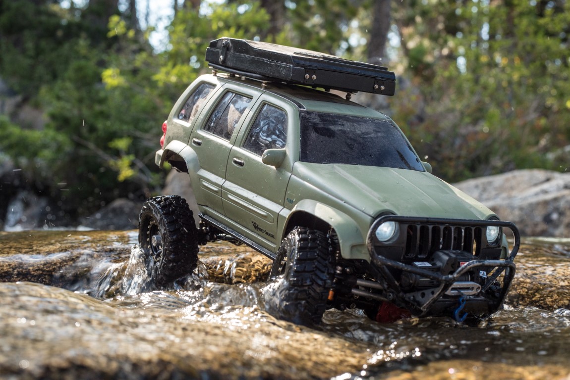 ScaleOnTheCon-08555 (Medium)