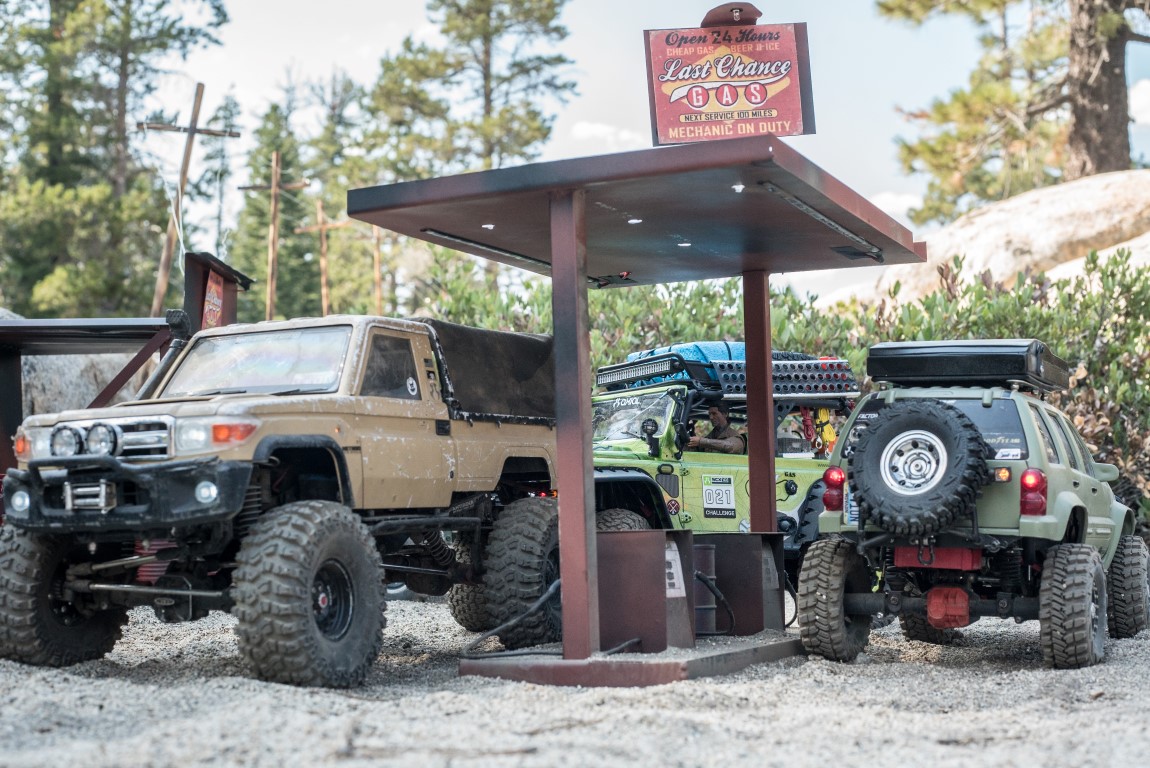 ScaleOnTheCon-08362 (Medium)